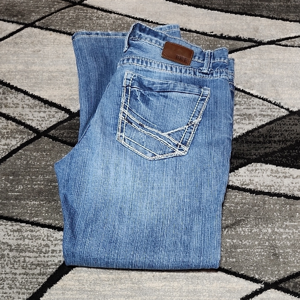 BKE TYLER EMBROIDERED DISTRESSED SHORT-LENGHT STRAIGHT DENIM JEANS